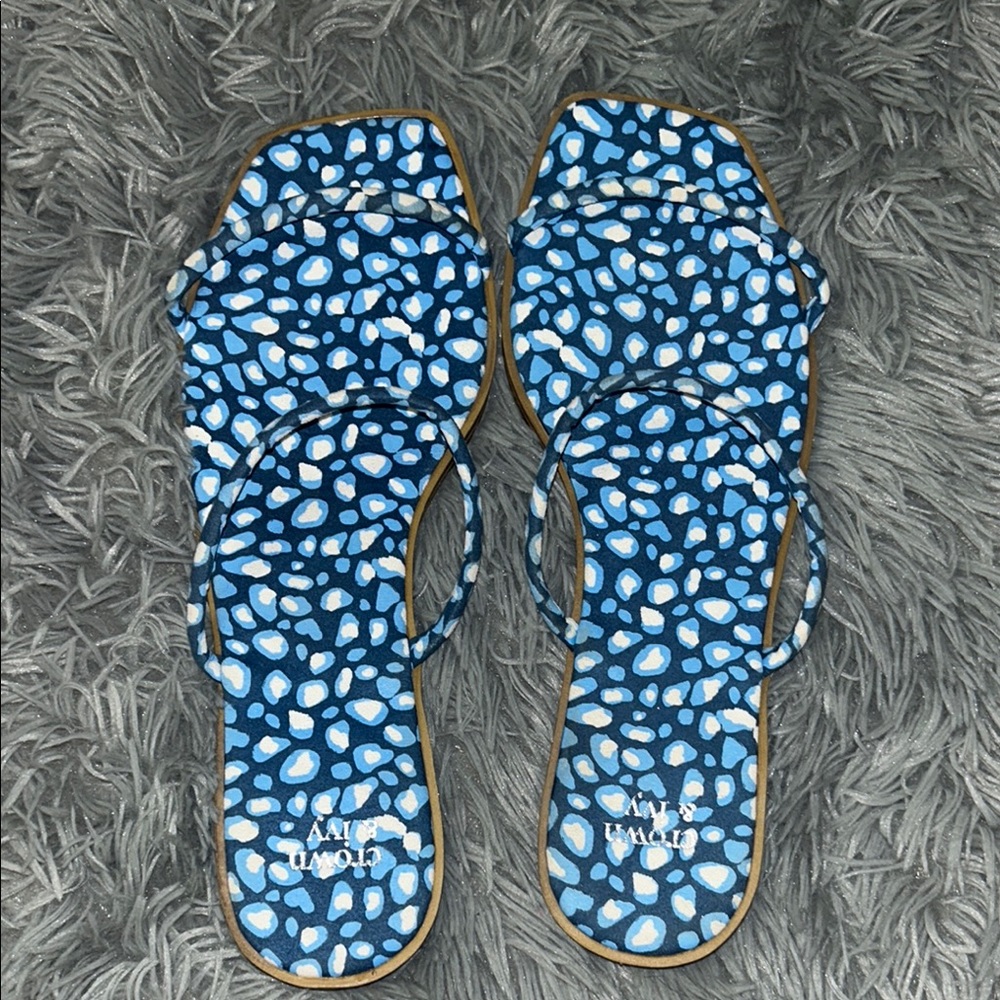 Crown & Ivy Blue Spotted Sandals